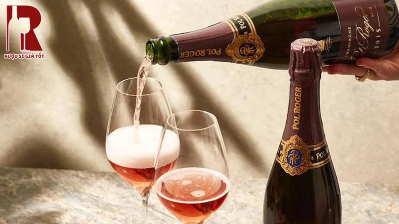 Dùng rượu Champagne làm Welcome Drink