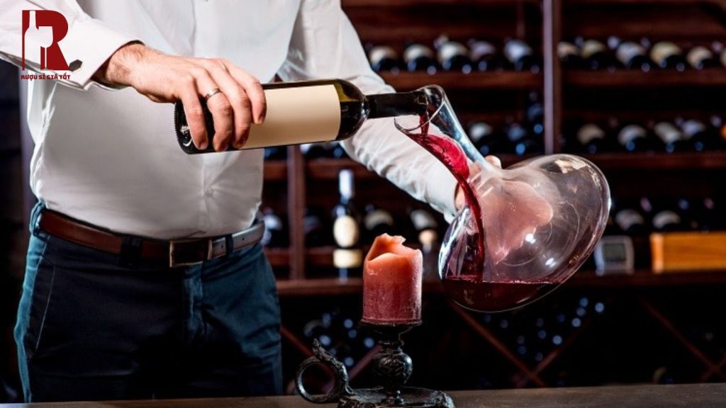 Đặc điểm thiết kế của Carafe: Thanh mảnh và tiện dụng