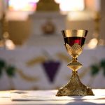Rượu Lễ Nhà Thờ Là Gì? Sacramental Wine Trong Kitô Giáo