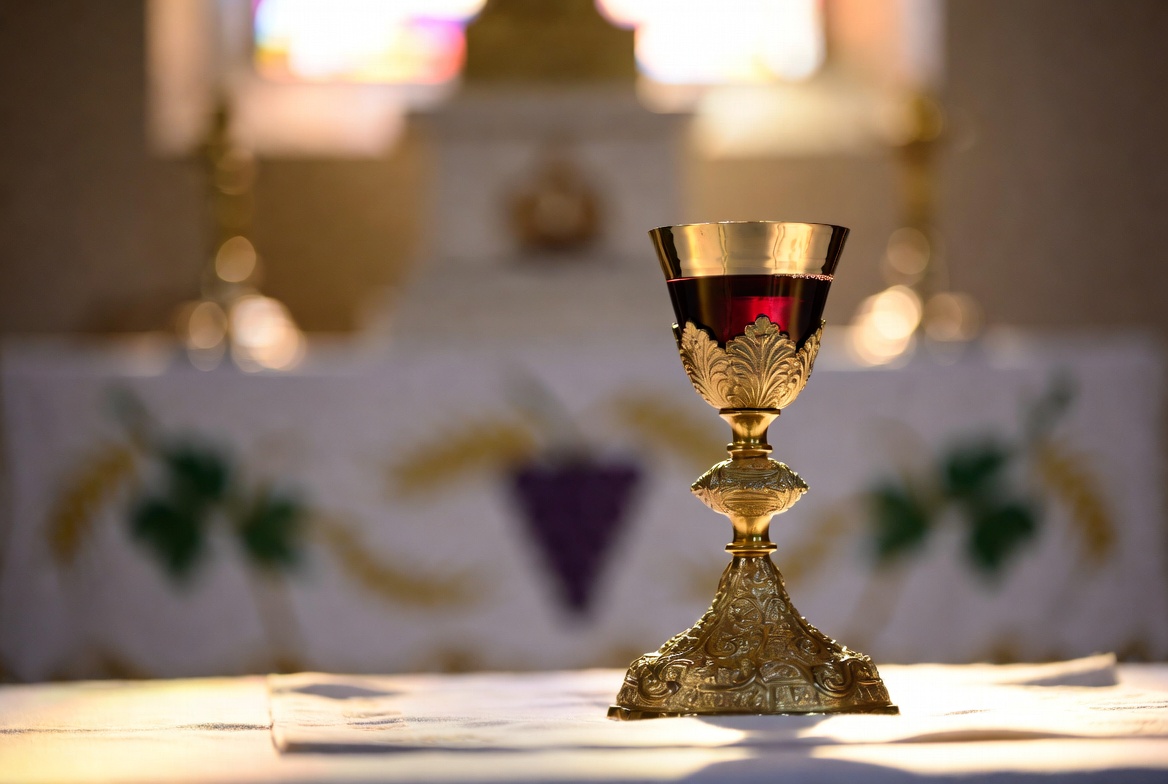 Rượu Lễ Nhà Thờ Là Gì? Sacramental Wine Trong Kitô Giáo